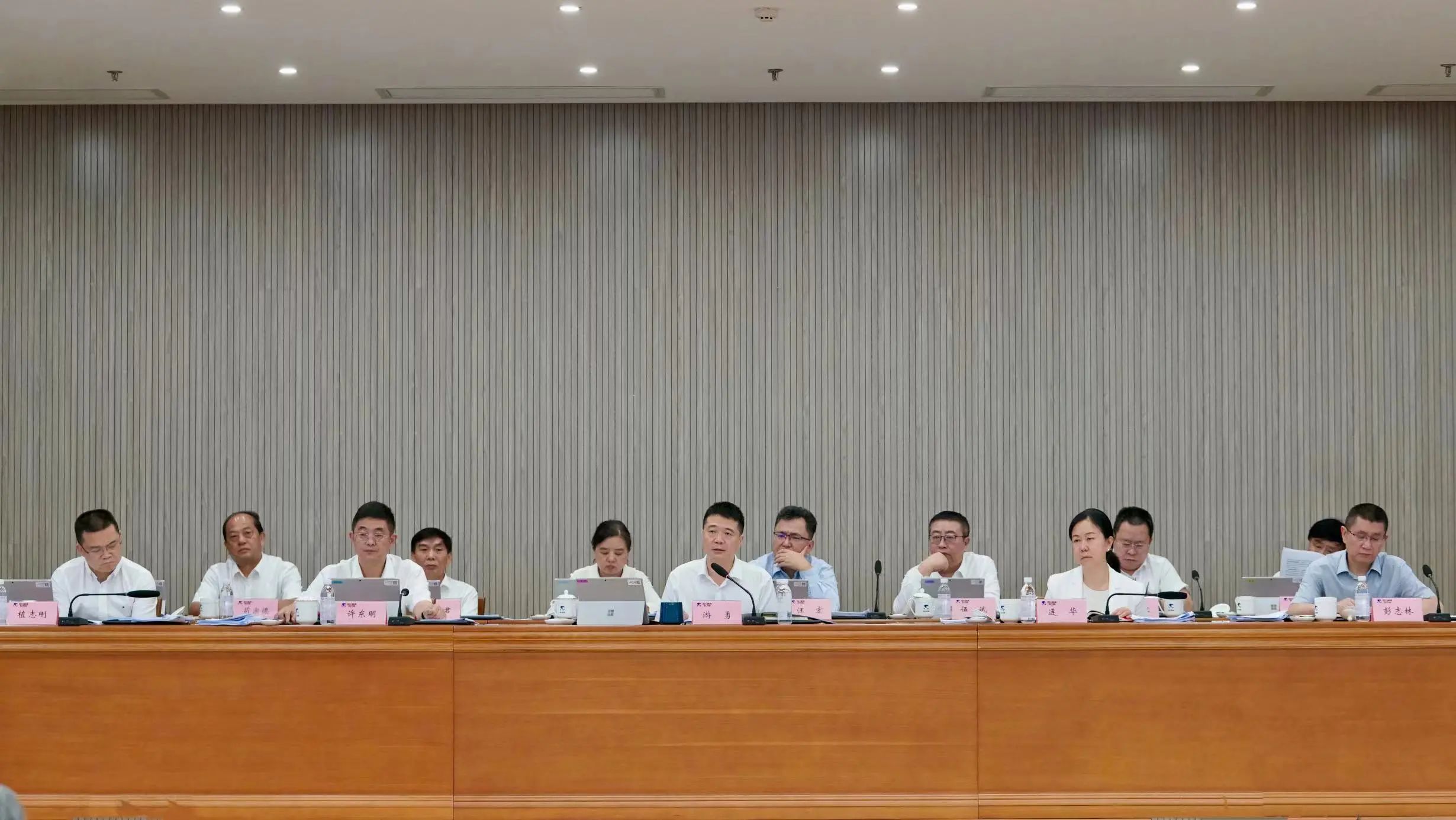 f2ec63c5-050f-476e-8240-c1891fc200f9